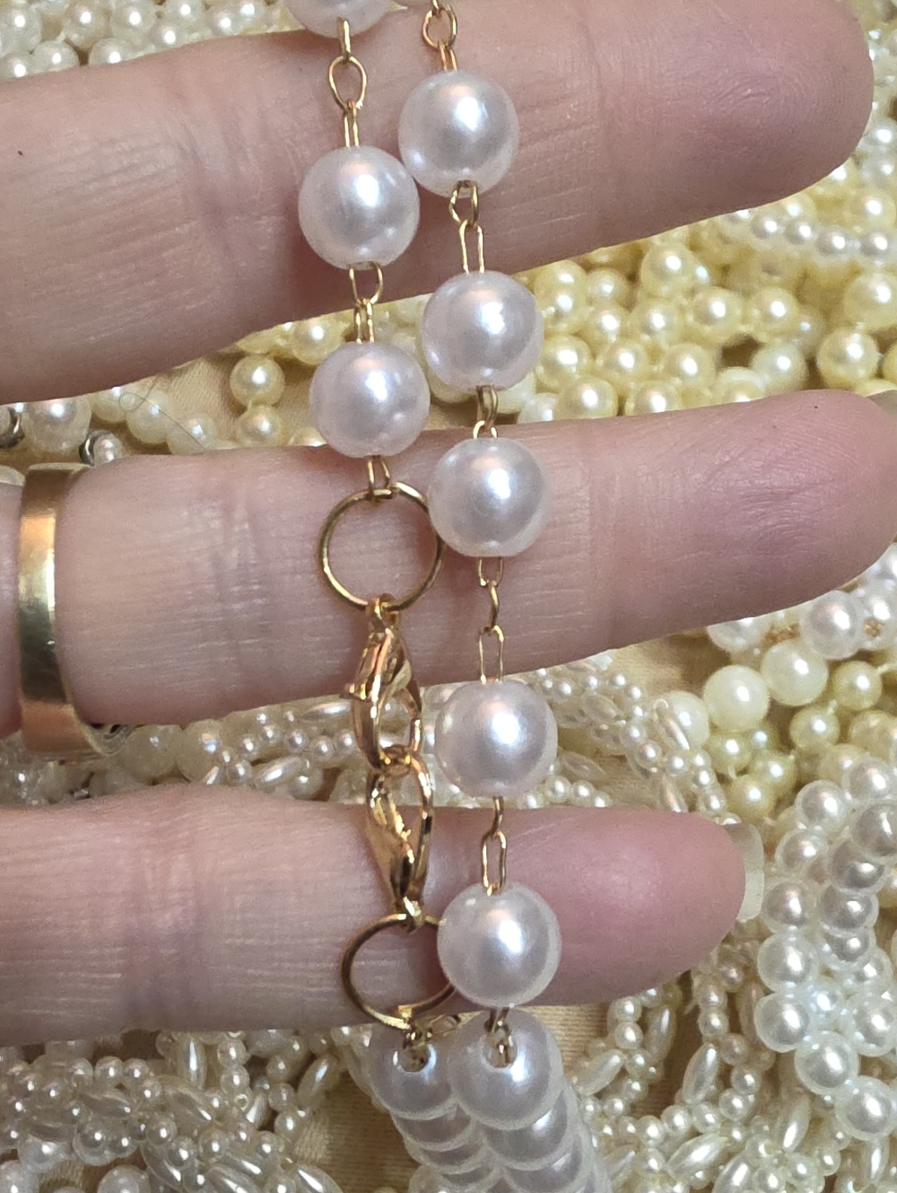 26 PAIRS OF FAUX PEARLS EXCELLENT CONDITION KEEP OR RESELL - Picture 6 of 6